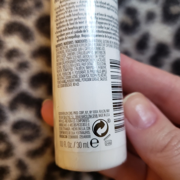 Revlon Photoready Prime Plus Mattifying + Pore Reducing Makeup + Skincare Primer - Picture 6 of 7